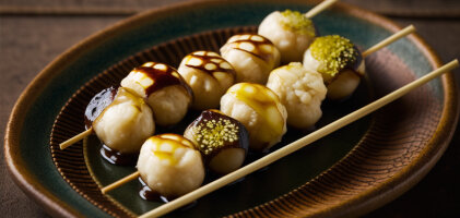 Mitarashi Dango - traditional Japanese sweet - Mitarashi dango recipe - traditional Japanese dessert