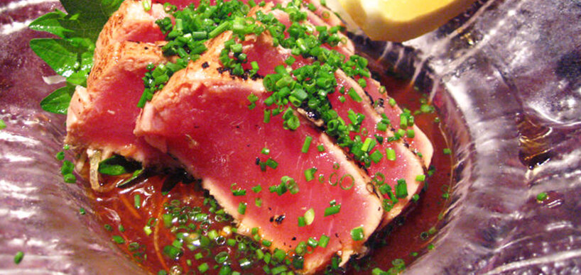 Tuna Tataki Fleisch mit Schnittlauch