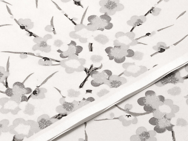 Japanpapier Chiyogami, Blütenäste grau-elfenbein